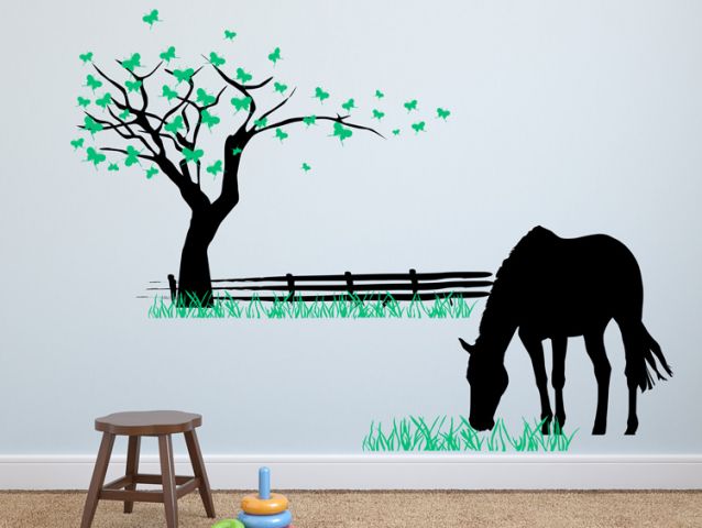 מדבקת קיר | סוס בחווה