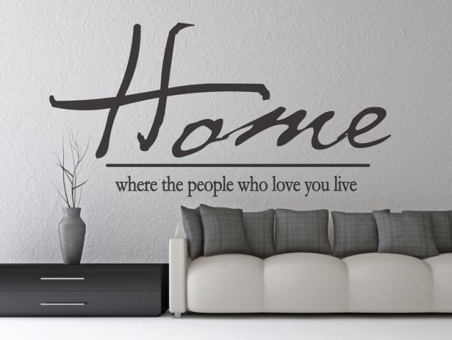 מדבקת ״בית- היכן שהאנשים שאוהבים אותך גרים״