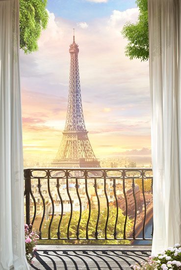 טפט | מרפסת קטנה עם נוף של מגדל אייפל בפריז